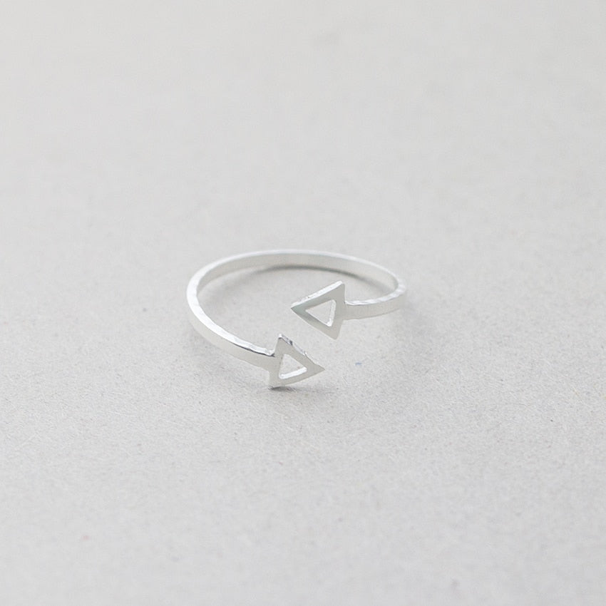 Double Arrow Triangle Ring